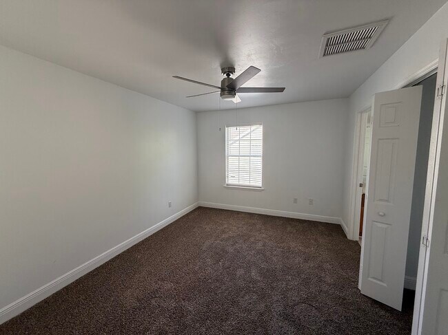 Building Photo - 3089 Sawtooth Dr