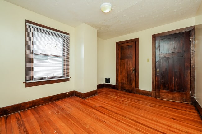 Building Photo - 1242 Wilson Dr