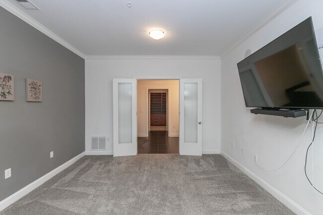 Building Photo - 2929 McGee Trafficway