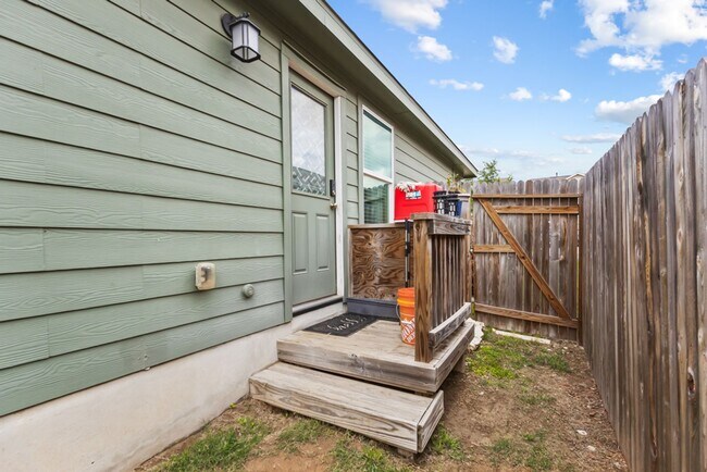 Building Photo - 3 Bedroom/2 Bath WaterWheel Subdivision