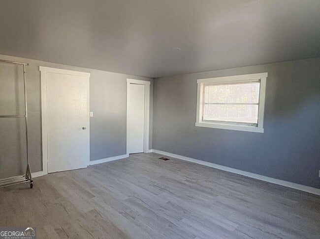 Building Photo - 505 Osborne St