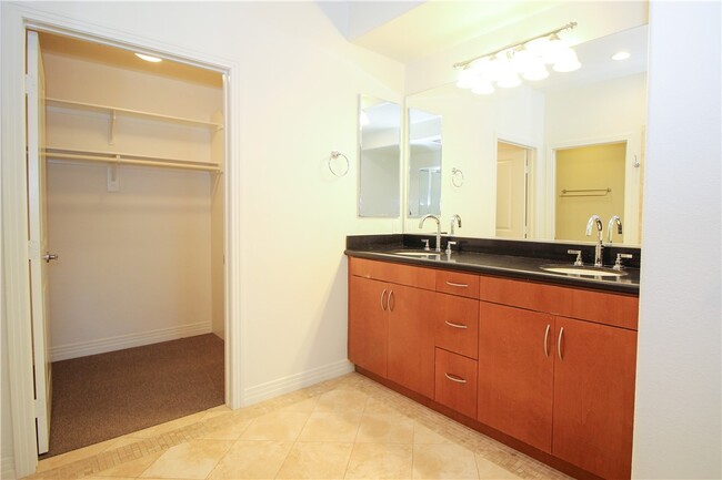 Building Photo - 7100 Playa Vista Dr