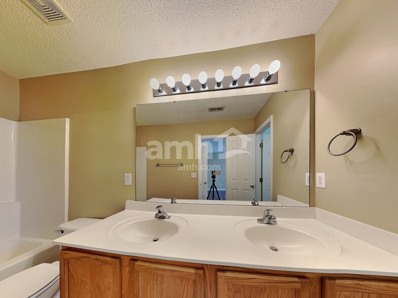 Building Photo - 2208 Tucca Way