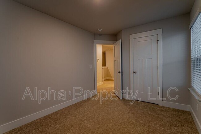 Building Photo - 511 Harebell Wy