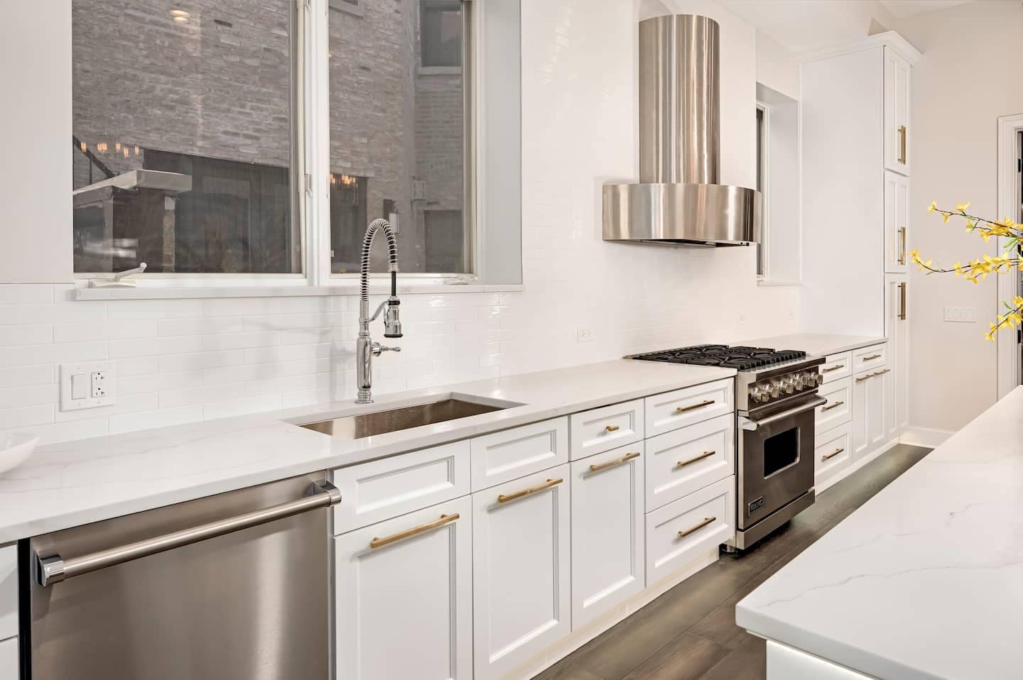 Building Photo - 32 E Bellevue Plz