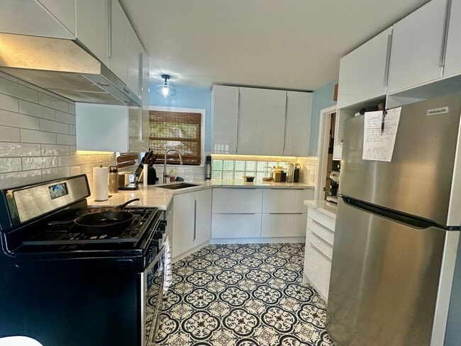 Building Photo - Updated Palo Alto Dream Rental with Backya...