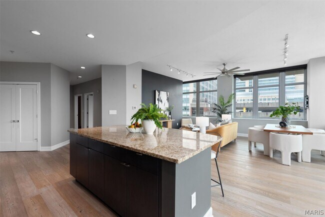 Building Photo - 4909 Laclede Ave