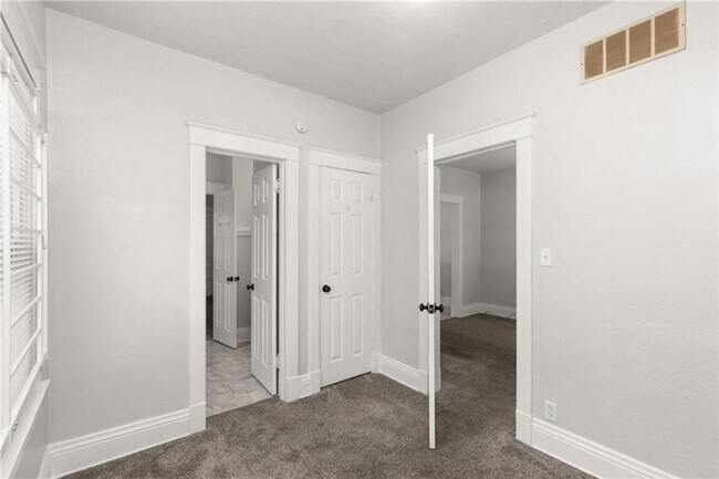 Building Photo - Charming Renovated 2 Bedroom Bungalow