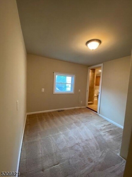 Building Photo - 354 Maxim Dr