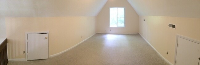 Building Photo - Charming home convenient to RTP