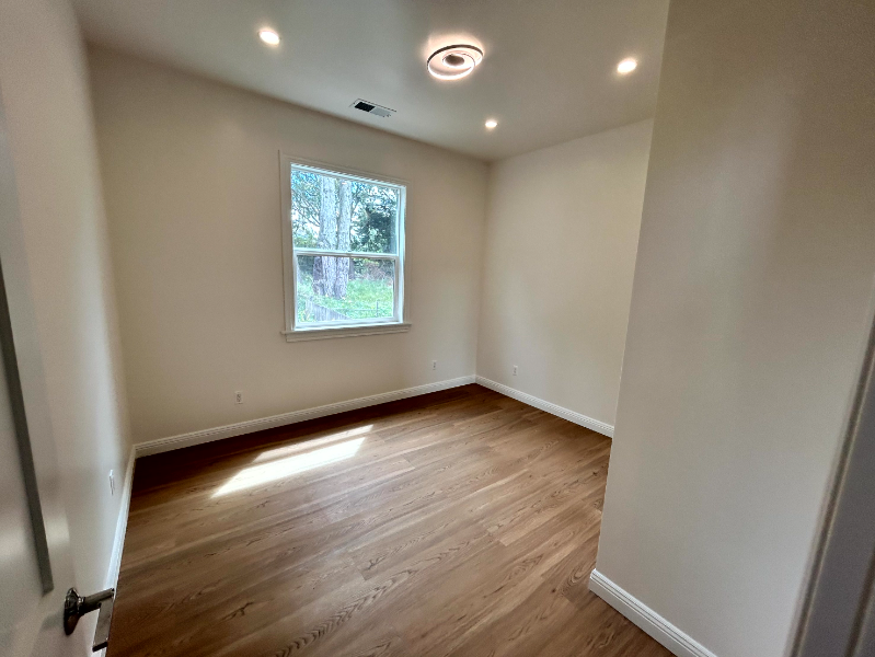 Building Photo - 129 Sagamore St