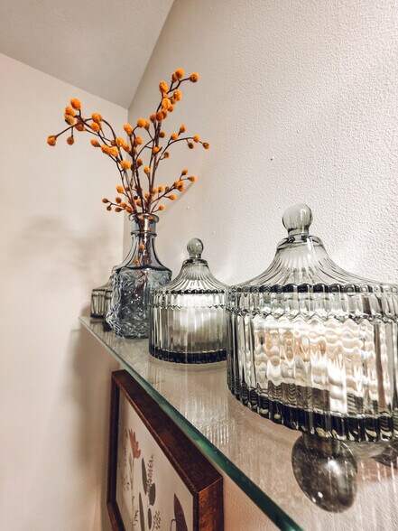 Building Photo - 1008 W Singing Woods Rd