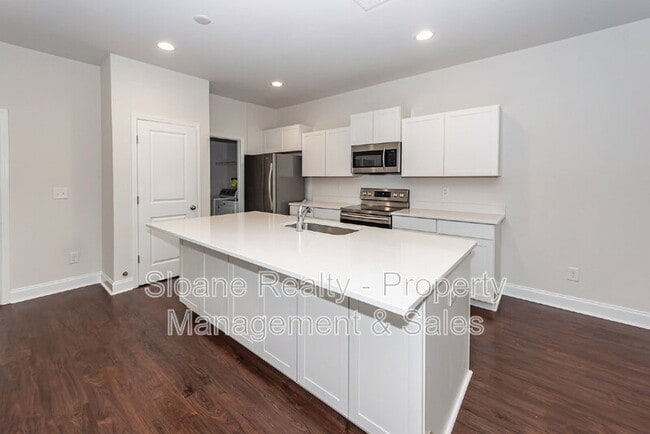Building Photo - 7787 Montview Rd