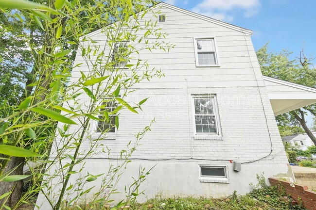 Building Photo - 2707 Jefferson Dr