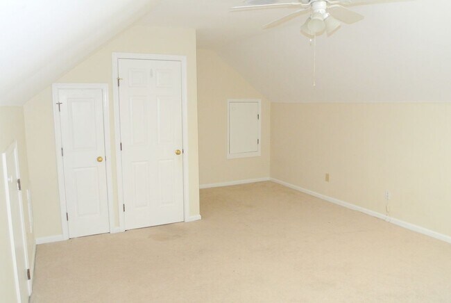 Building Photo - 2036 Hen House Dr