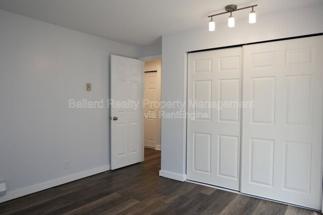 Building Photo - 6116 22nd Ave NW