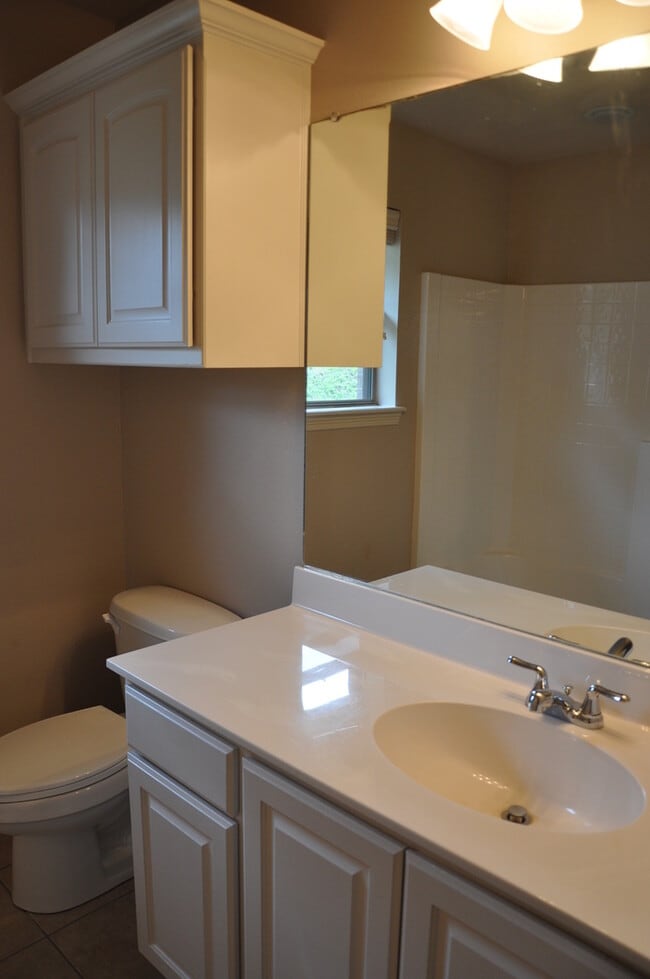 Building Photo - Coming Soon! Lovely 3 Bedroom 2 Bath Home ...