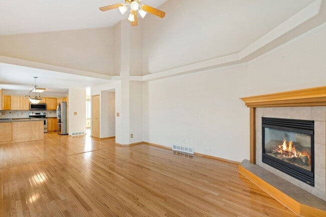 Building Photo - Spacious 5-Bedroom, 4-Bathroom home in Wes...