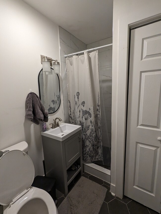 Building Photo - 1133 N Winchester Ave