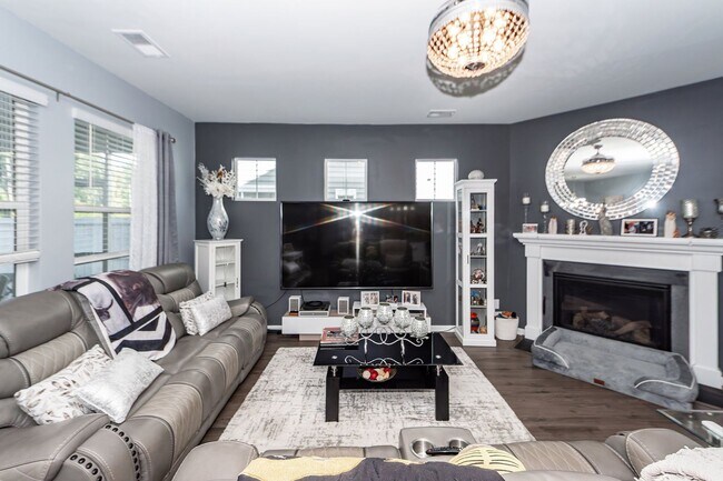 Building Photo - 4 Bedroom, 3.5 Bathroom Home in Summers Co...