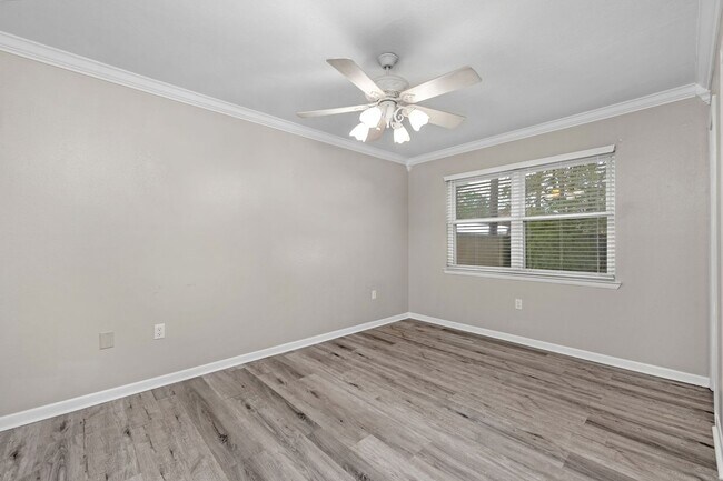 Building Photo - Charming 3 Bedroom Home in Pine Meadows – Prime Fort Walton Beach Location