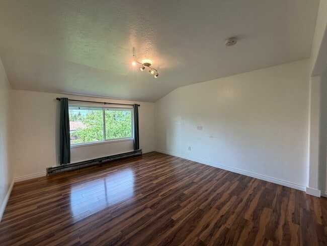 Building Photo - Beautifully remodeled Home in NE Anchorage