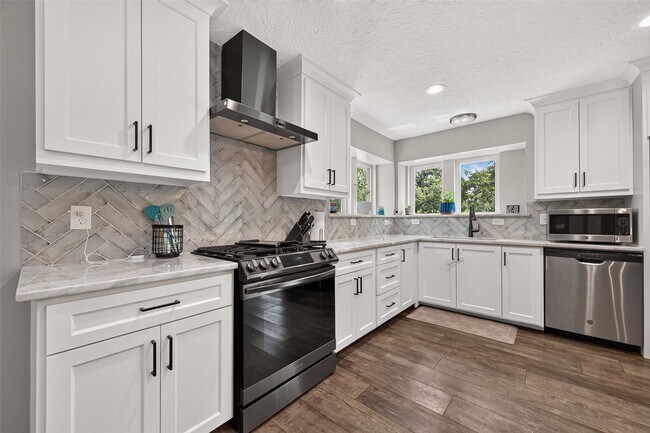 Building Photo - 23011 Fox Hunt Dr
