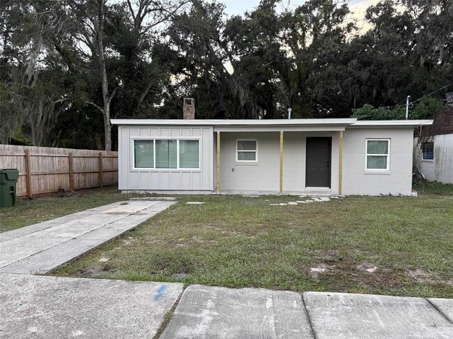 Building Photo - 305 N Moss St