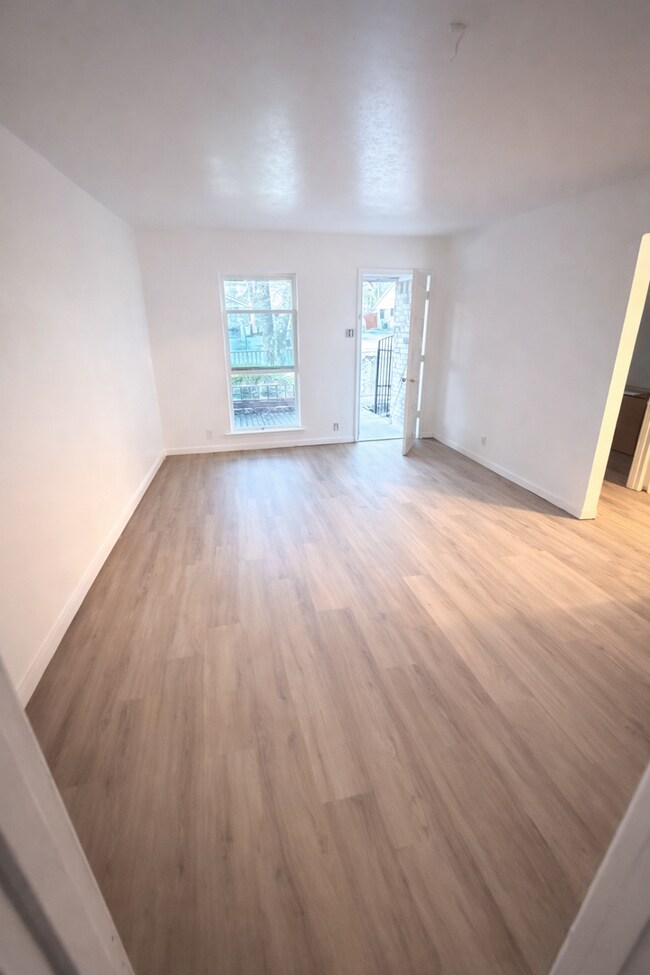 Building Photo - Remodeled 2BR Home w/ Fenced Yard – Only $1,495