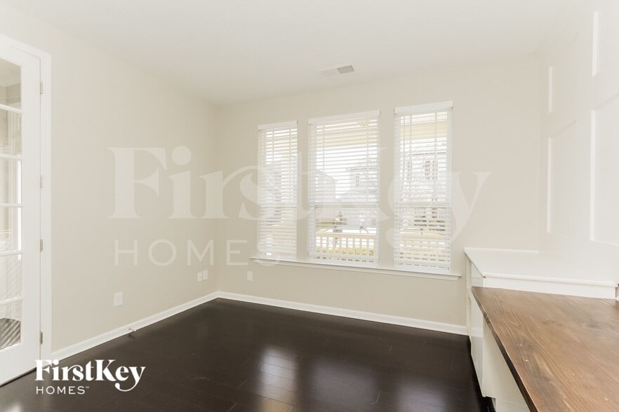 Building Photo - 9829 Skybluff Cir