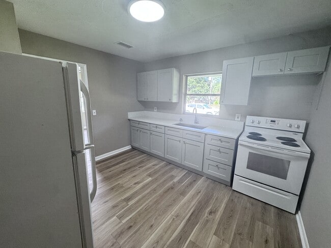Building Photo - 6144 Catoma St