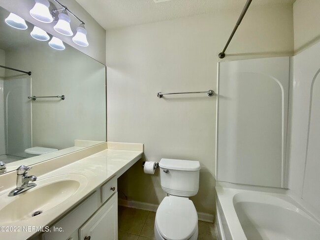 Building Photo - 8101 SUMMER PALM Ct