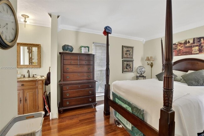 Building Photo - 5240 NE 6th Ave