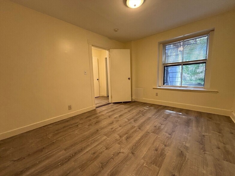 Building Photo - 68 Myrtle St