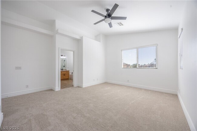 Building Photo - 212 Fairway Woods Dr