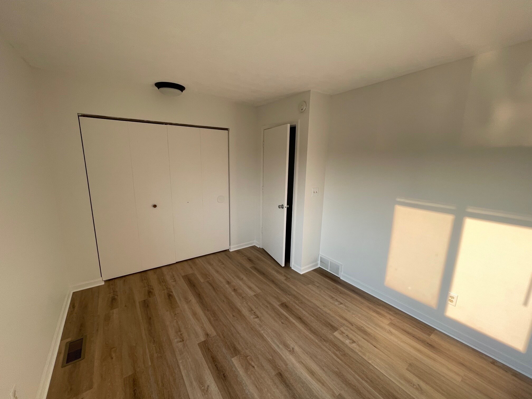Building Photo - 1897 Apartment Dr