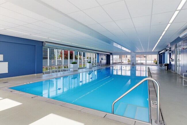 Building Photo - 1000 S Clark St