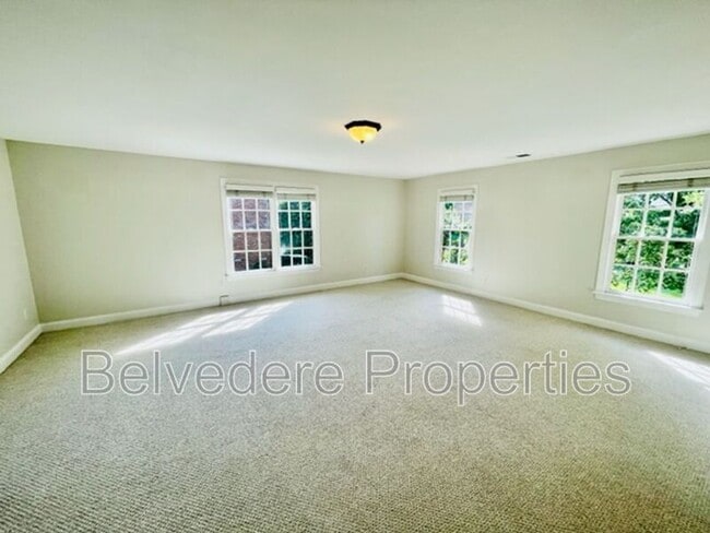 Building Photo - 104 Castleton Pl