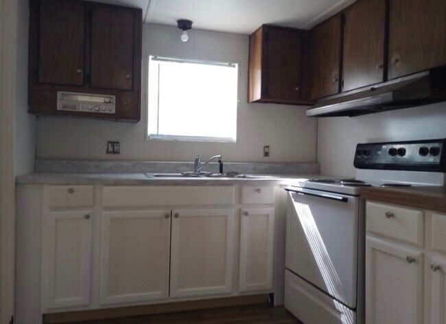 Building Photo - 2 Bedroom Mobile Home in Iva