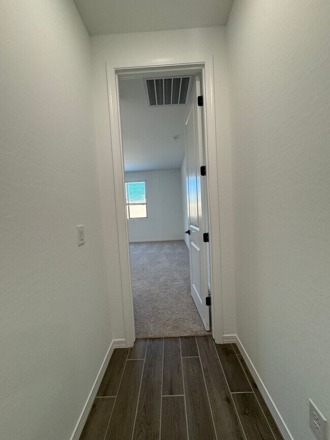 Building Photo - 7606 W Smoketree Dr
