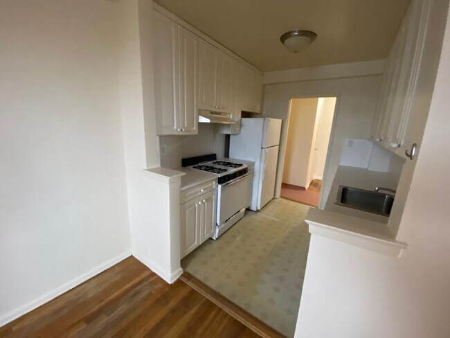 Building Photo - 8633 21st Ave