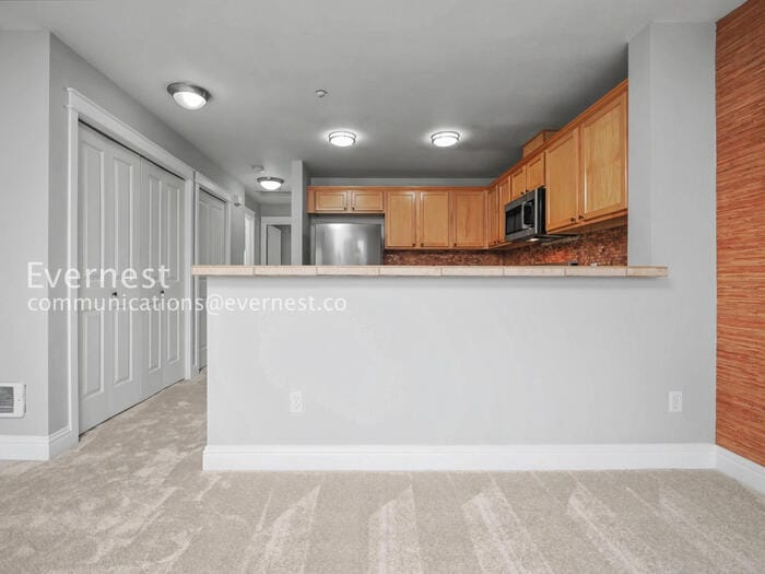 Building Photo - 1698 25th Pl NE