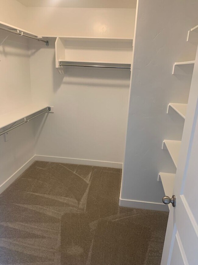 Building Photo - 6 Brand New Townhomes