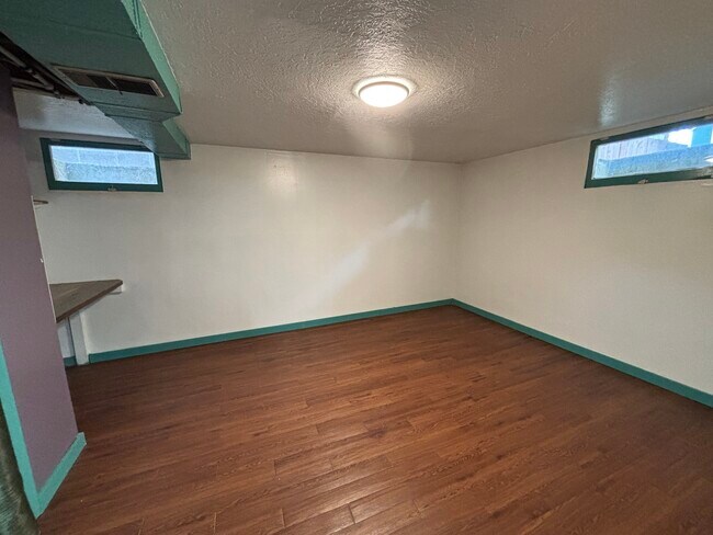 Building Photo - 7912 N Dwight Ave