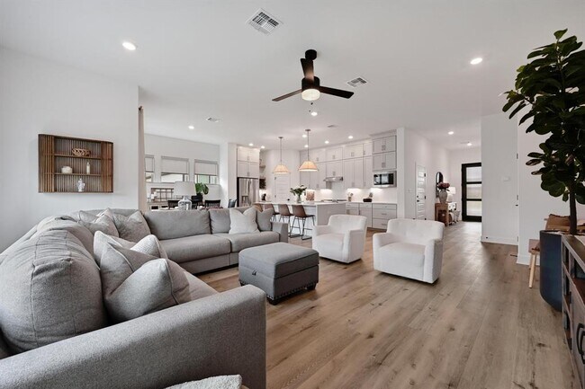 Building Photo - 701 Texas Sage Loop