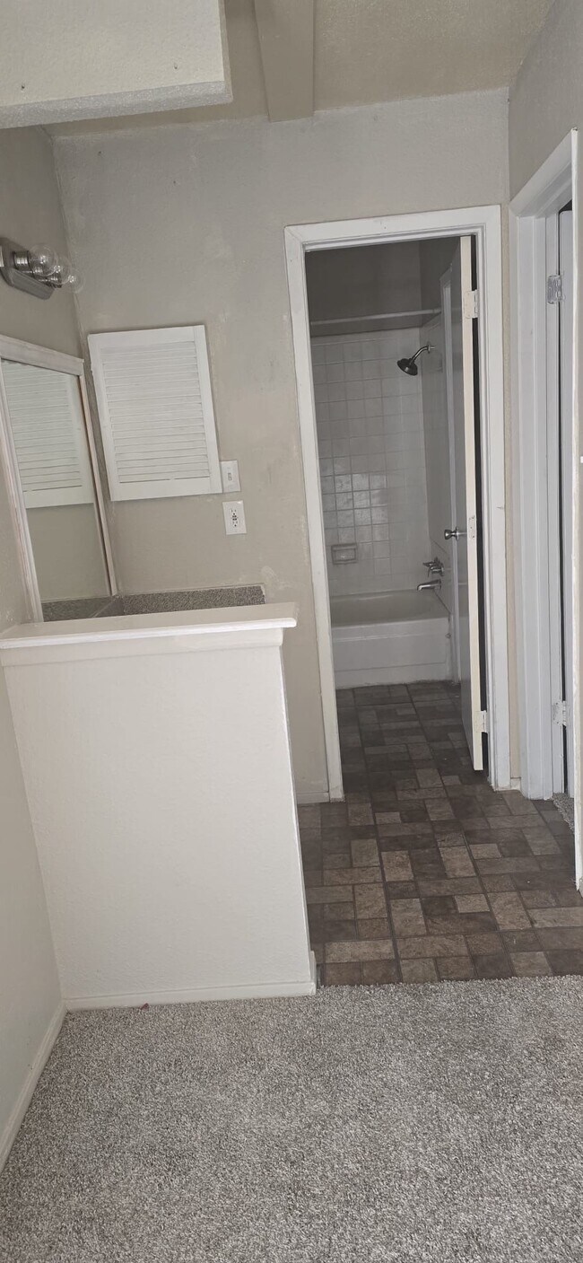 Building Photo - 6200 W Tidwell Rd