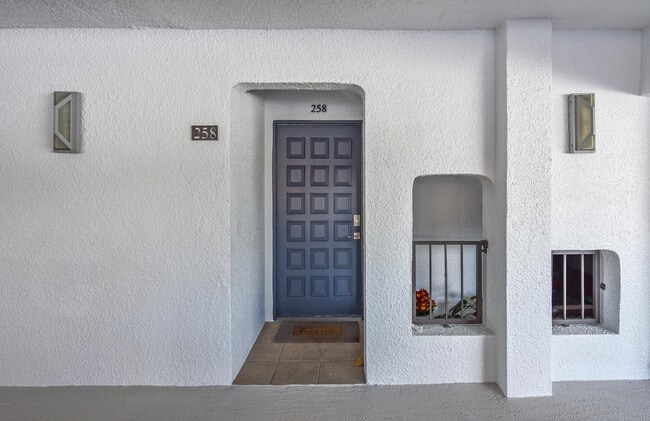 Building Photo - 250 S Ocean Blvd