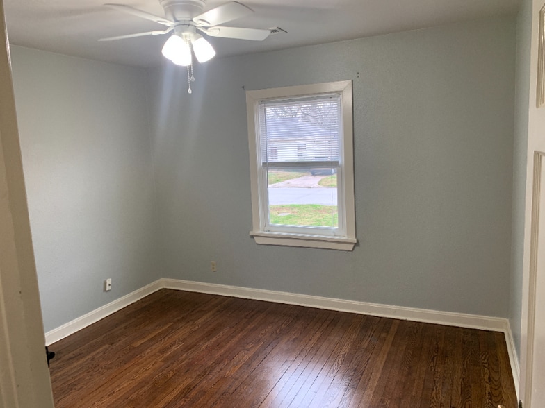 Building Photo - 2058 S Johnstone Ave