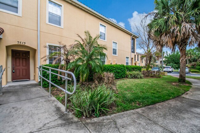 Building Photo - Spacious 3/2 Condo in the Gated Oakwater Community with Single Car Garage! Brand new carpets and ...