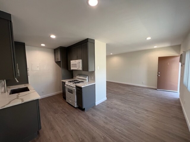 Building Photo - 14607 Gilmore St